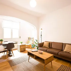 Casa Playa Zurriola-aviso-obras En La Fachada Del Patio Hasta Mayo O Junio-no Ha Habido Quejas Por El Ruido-precio Bajo- House Playa Zurriola-warning-works On The Facade Of The Patio Until Or June-there Have Been No Noise Complaints- Price , San Sebastian Spain